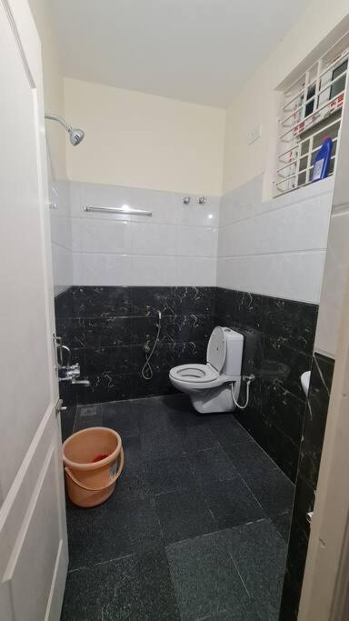 Kamalam 2 Bhk - Non Ac Villa Kojambuttúr Kültér fotó