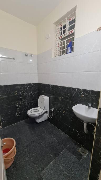 Kamalam 2 Bhk - Non Ac Villa Kojambuttúr Kültér fotó